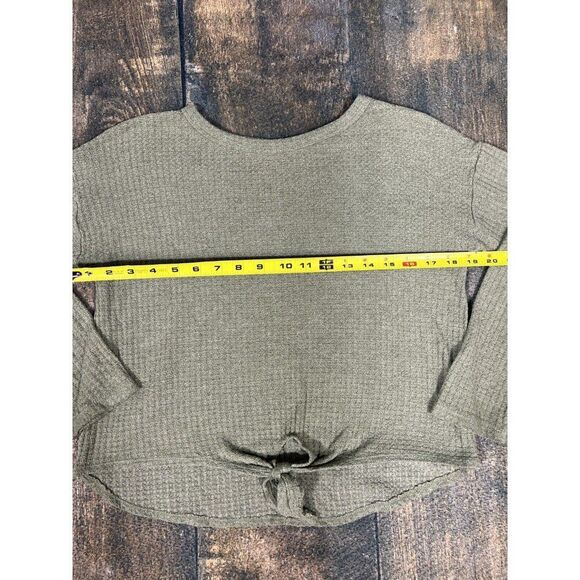 SO Girls Size Large 10/12 Green Waffle Tie Front Long Sleeve Top! - Picture 3 of 9